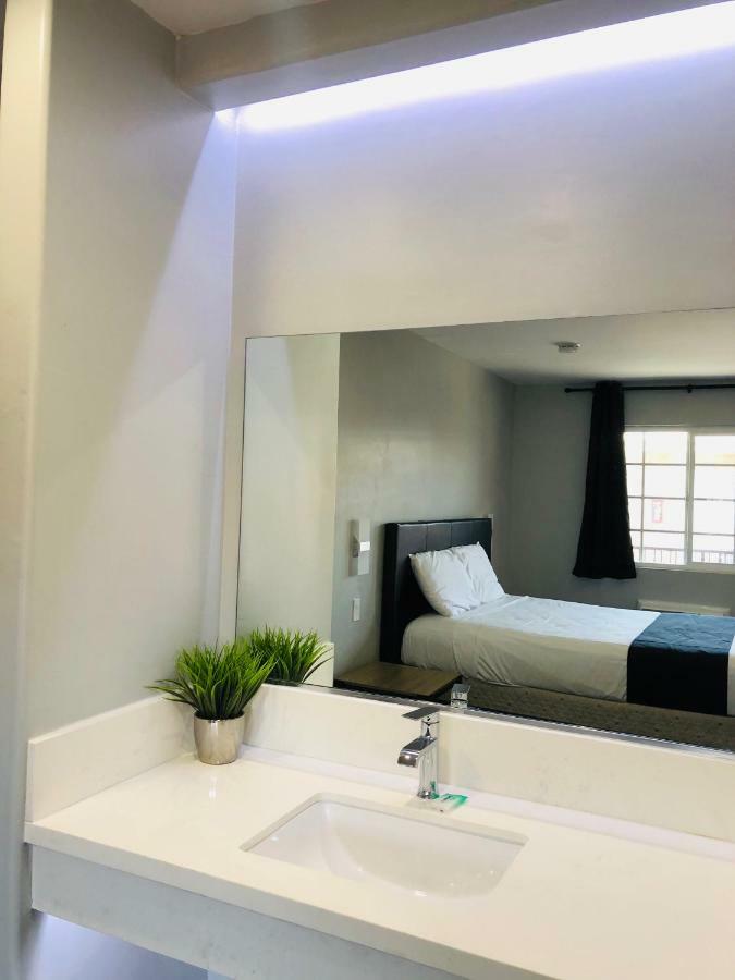 Hotel Villa Serena El Cajon Bagian luar foto
